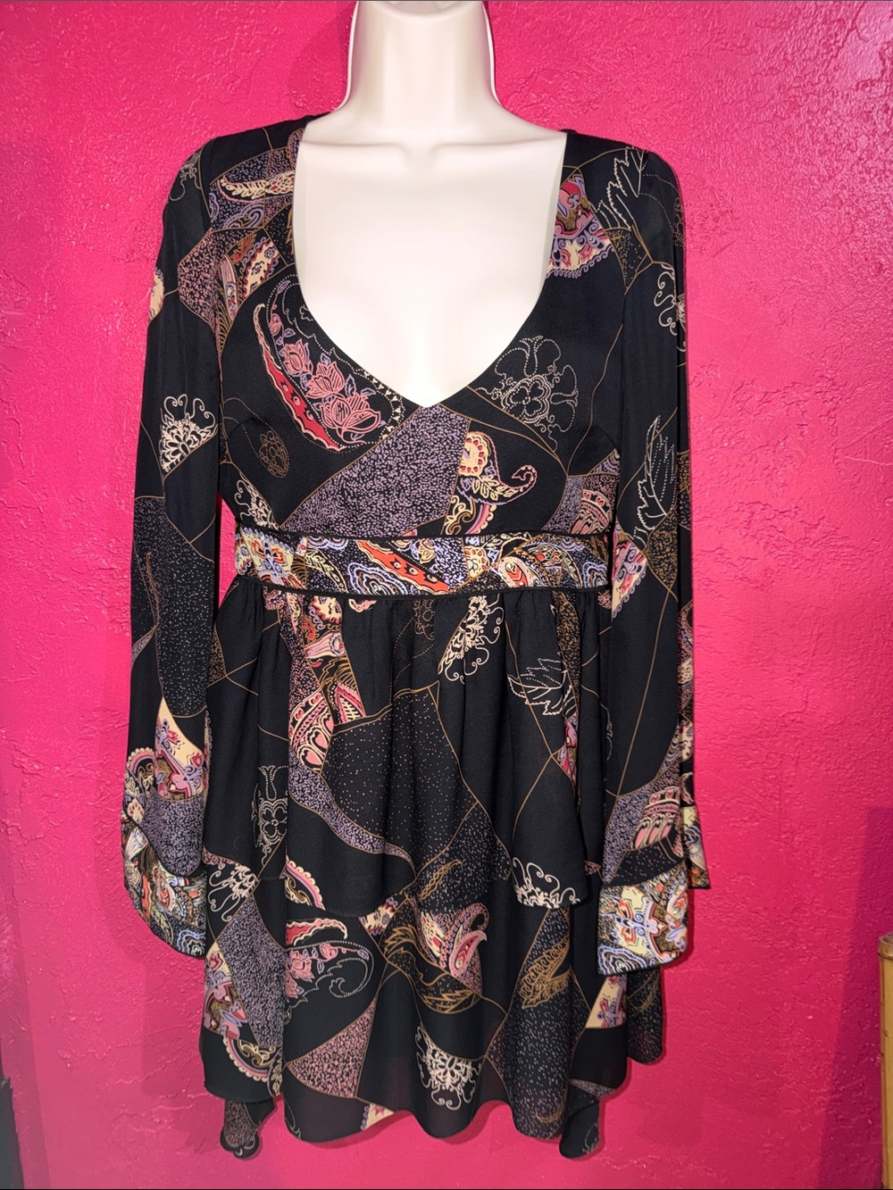 Elizabeth & James silk dress. Black paisley print. Asymmetrical hem. Sz 8. Boho.